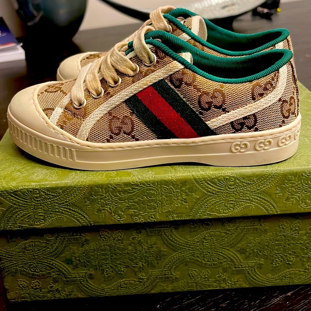 Kids Gucci shoes 27 is 10.5 in us worn twice like new